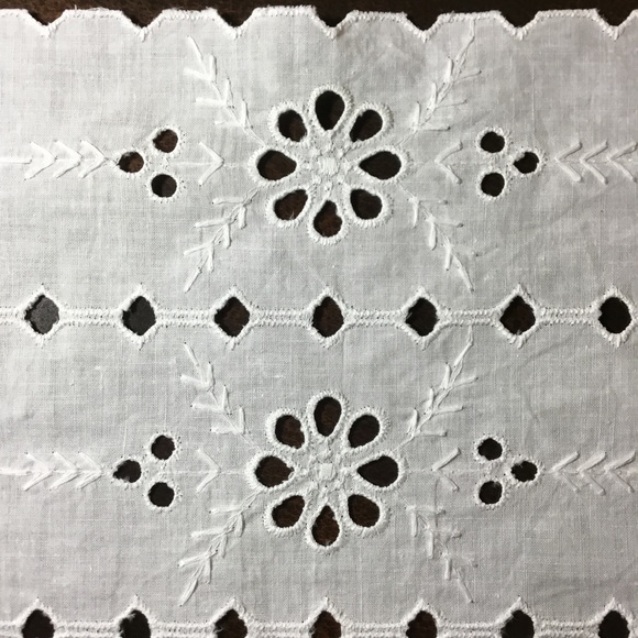 Vintage Handmade White Eyelet Dresser Scarves Embroidered Set of 3 Rectangular - Picture 3 of 6